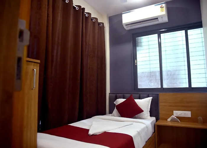 Vogue Cabin Stay Near Nesco Bombay Exhibition Centre