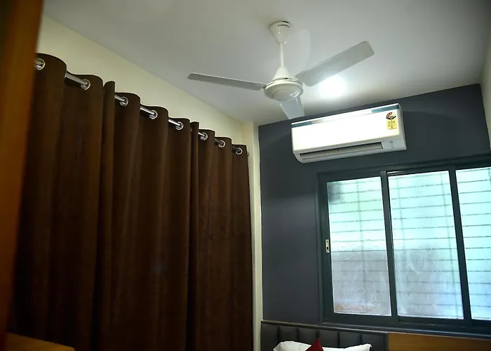 Vogue Cabin Stay Near Nesco Bombay Exhibition Centre