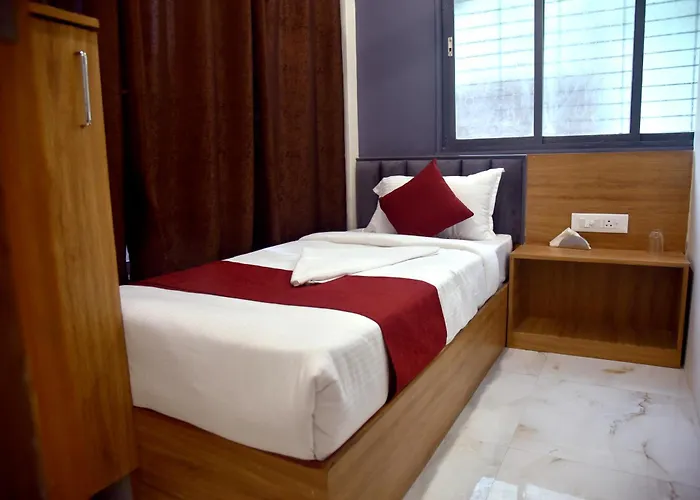 Vogue Cabin Stay Near Nesco Bombay Exhibition Centre